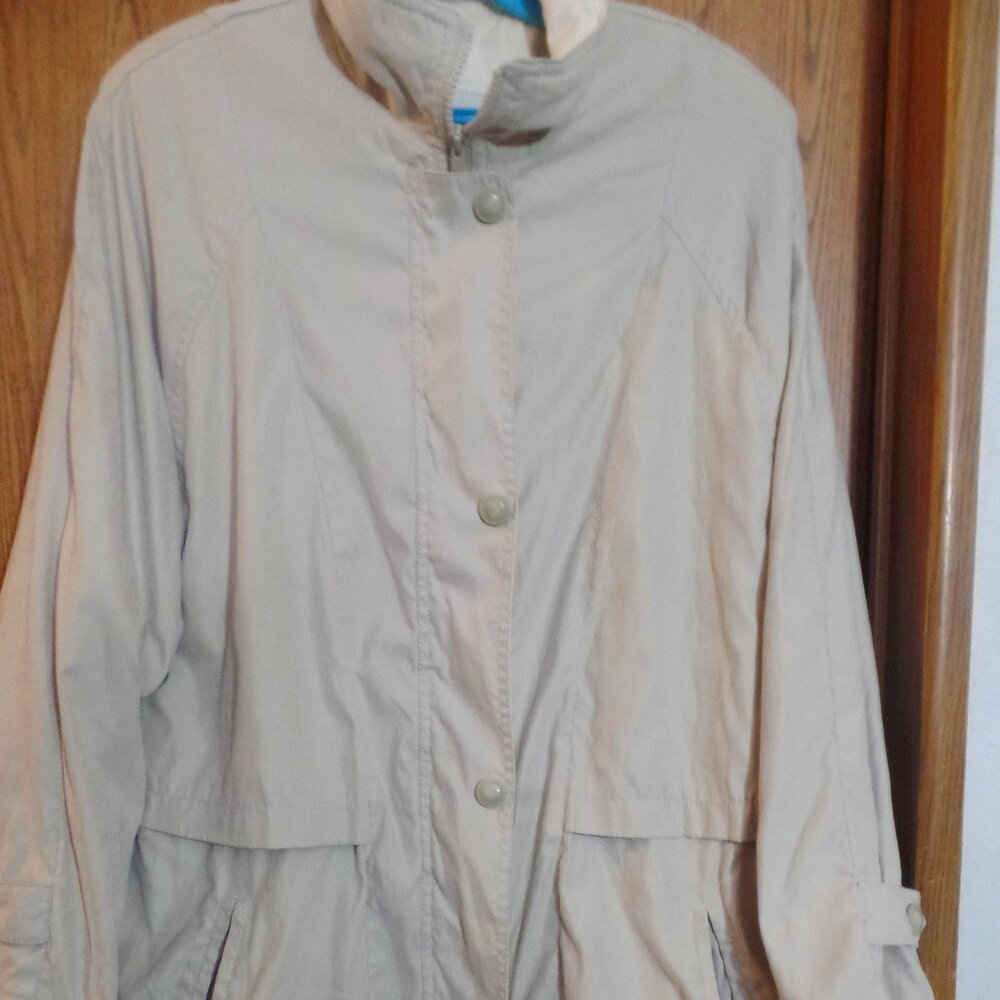 London Fog Women's Trench Coat/Rain Coat, Size M